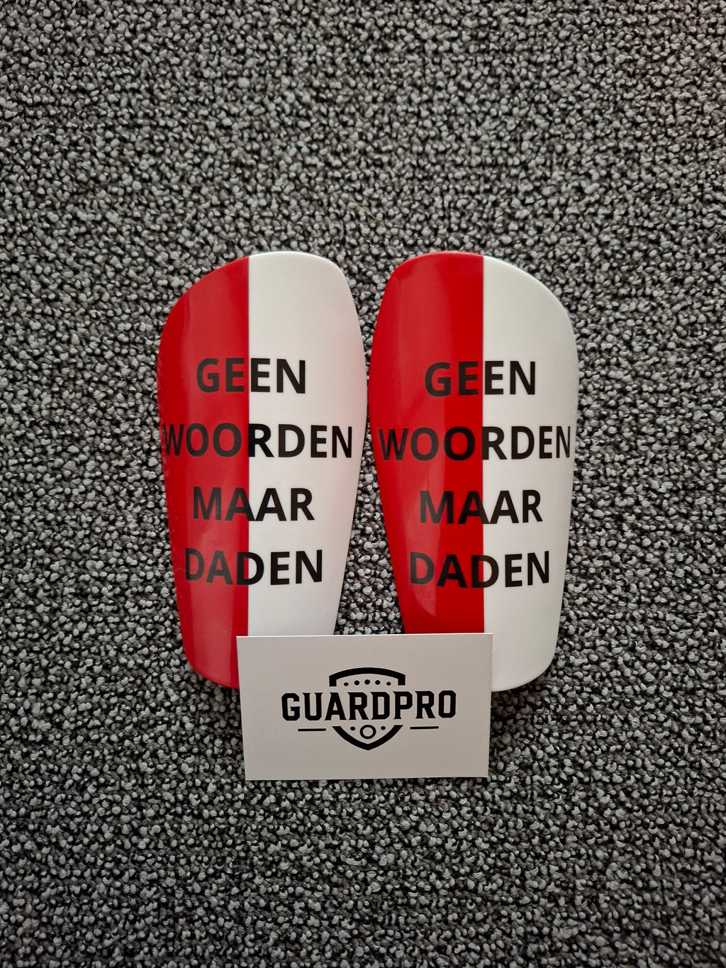 Geen woorden maar daden voetbal scheenbeschermer