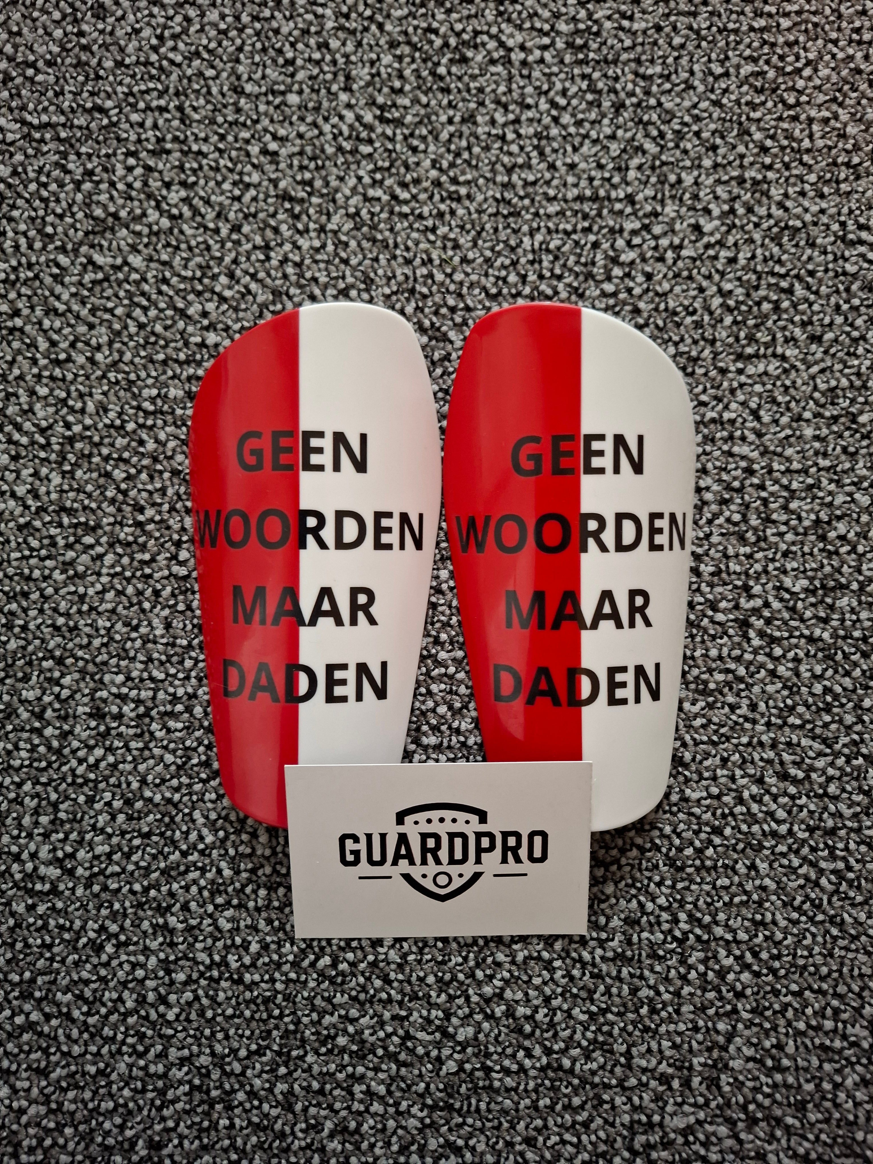 Geen woorden maar daden voetbal scheenbeschermer