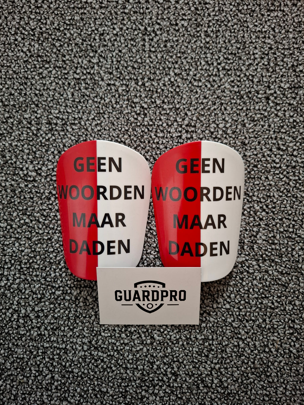Geen woorden maar daden voetbal scheenbeschermer