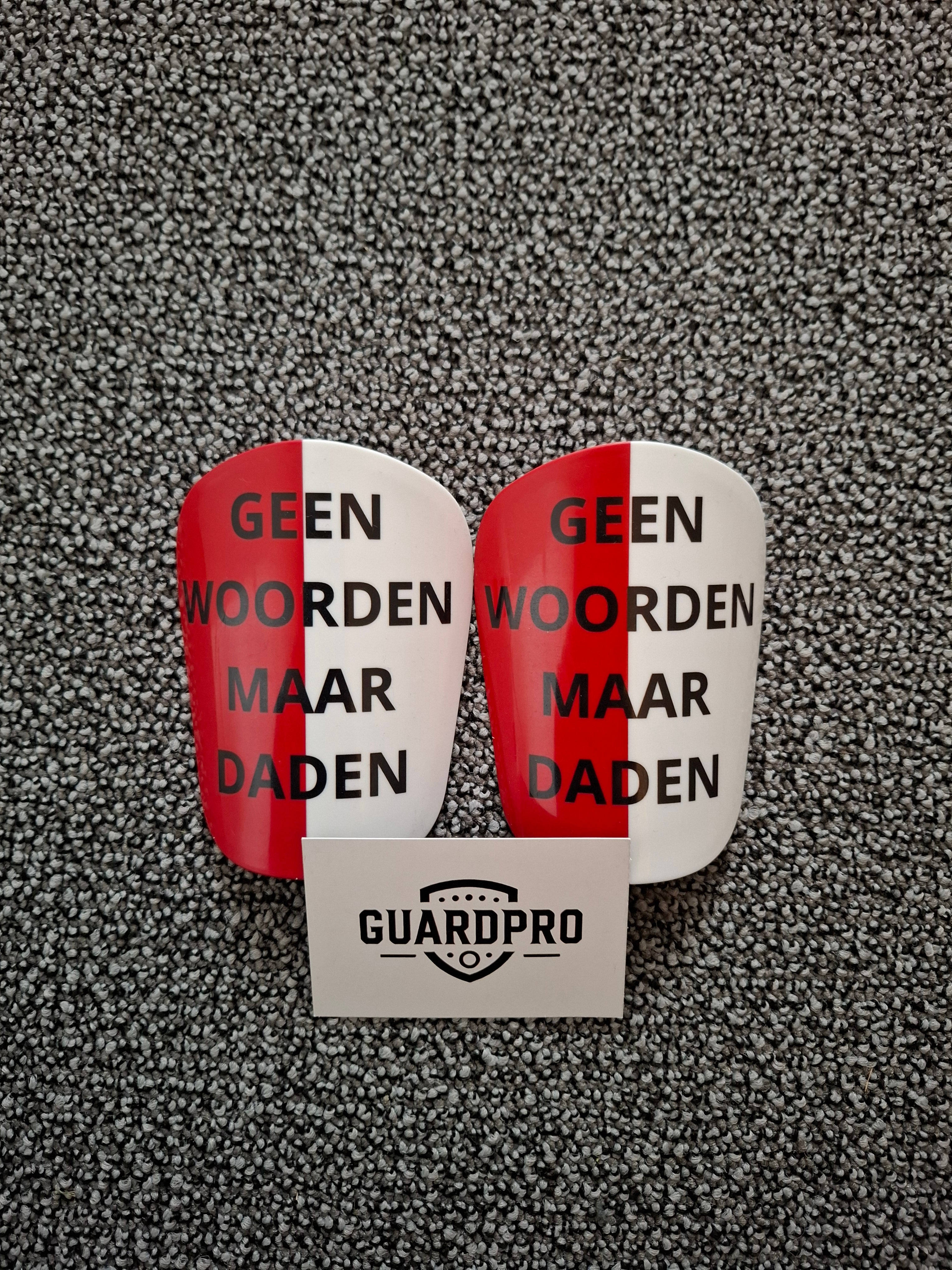 Geen woorden maar daden voetbal scheenbeschermer